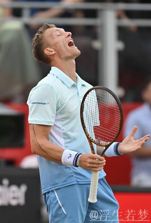 阿尔卡拉斯惊险翻盘,再夺火枪手杯冠军 阿尔卡拉斯惊险翻盘,再夺火枪手杯冠军